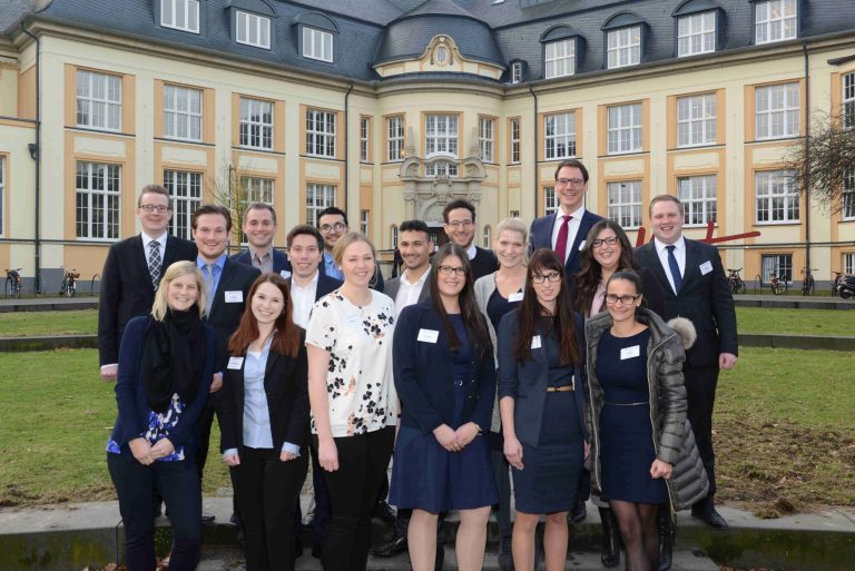 Christoph Juhn mit FOM Studenten in Hamburg