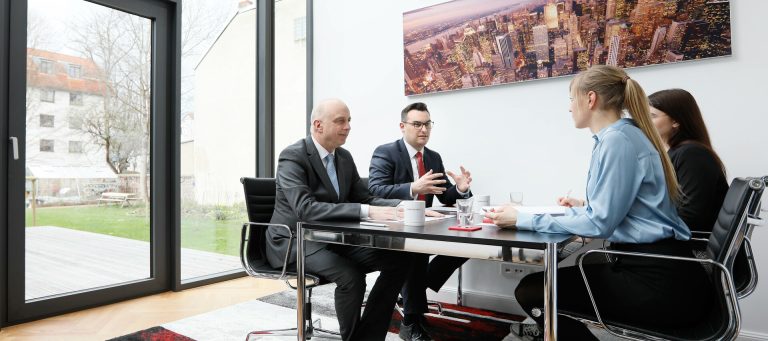 Gewinnausschüttungen aus GmbH: Steuern, Möglichkeiten, Gestaltungen