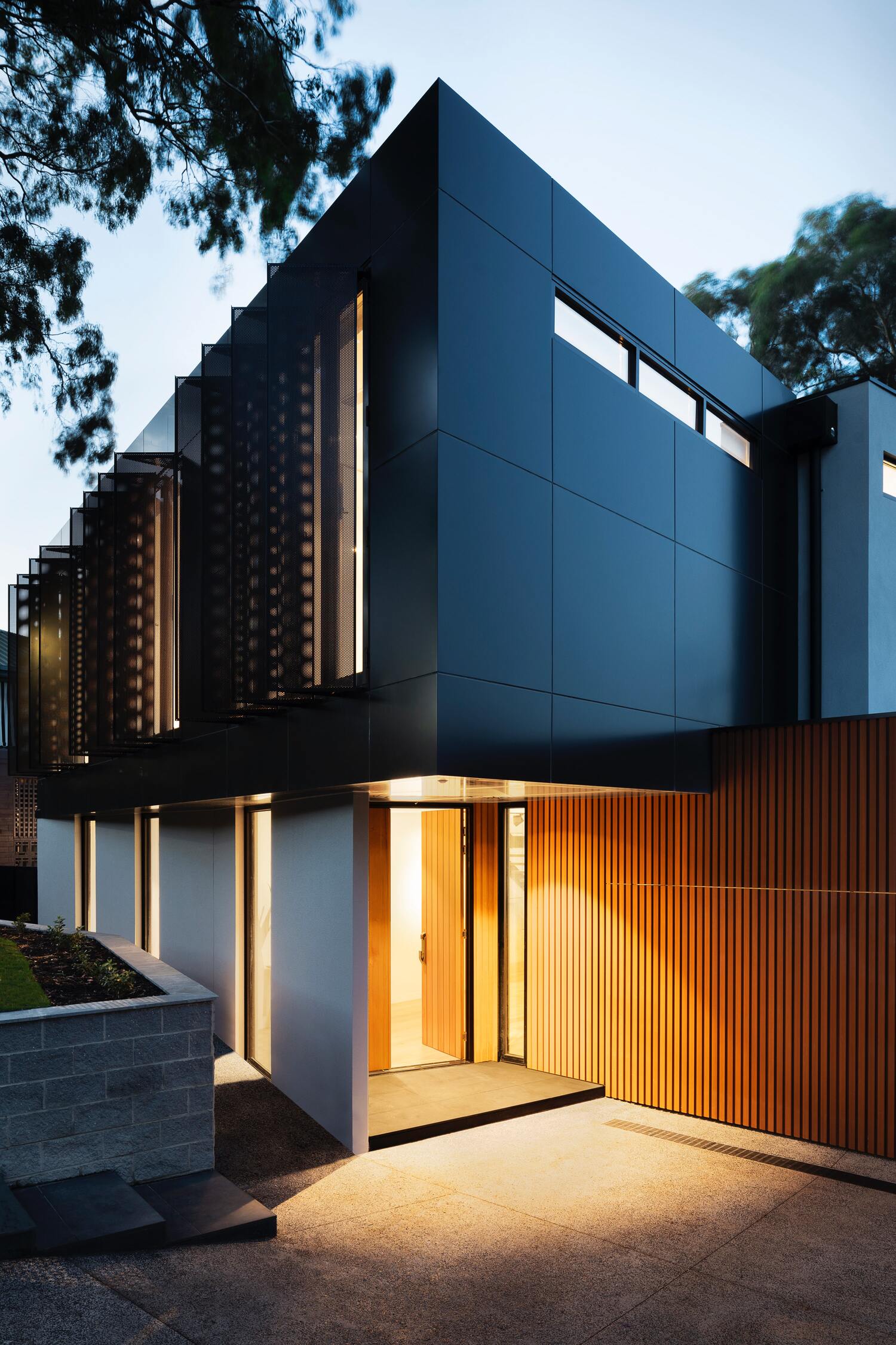 r-architecture-JvQ0Q5IkeMM-unsplash (1)